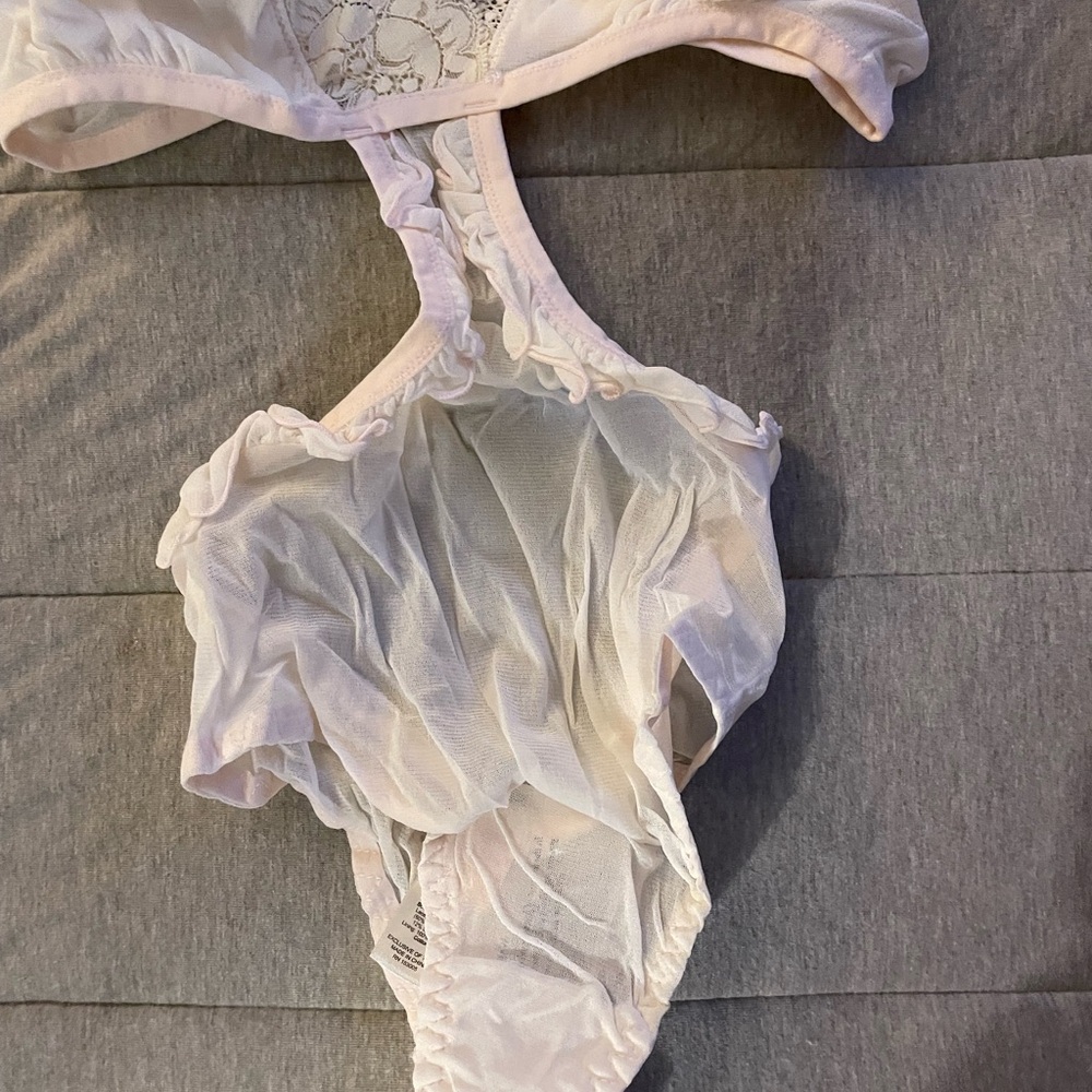We Are HAH Key To Ur Heart Bodysuit in La Crème xs - Picture 9 of 14